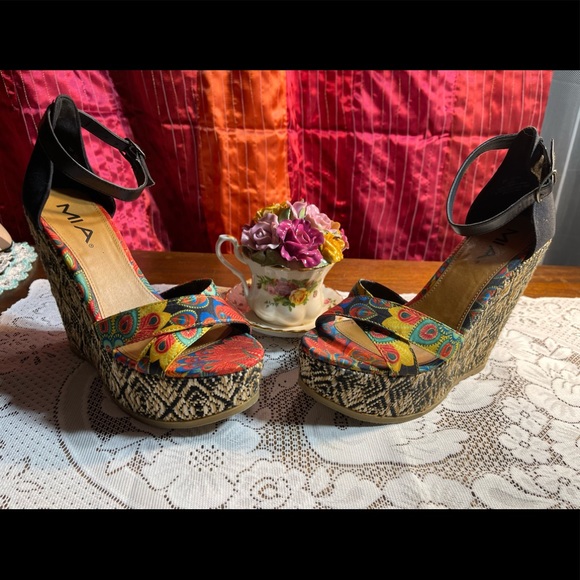 MIA Multicolor Patterned Platform Wedges - Picture 5 of 16